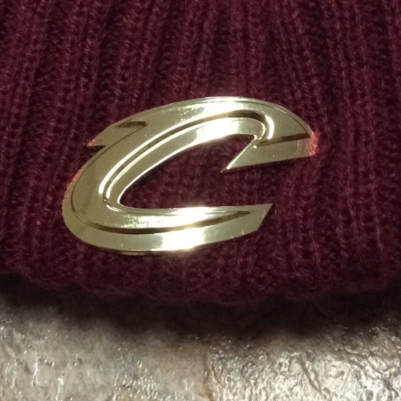 Maroon Cleveland Cavaliers lined beanie hat NWT - Picture 2 of 7
